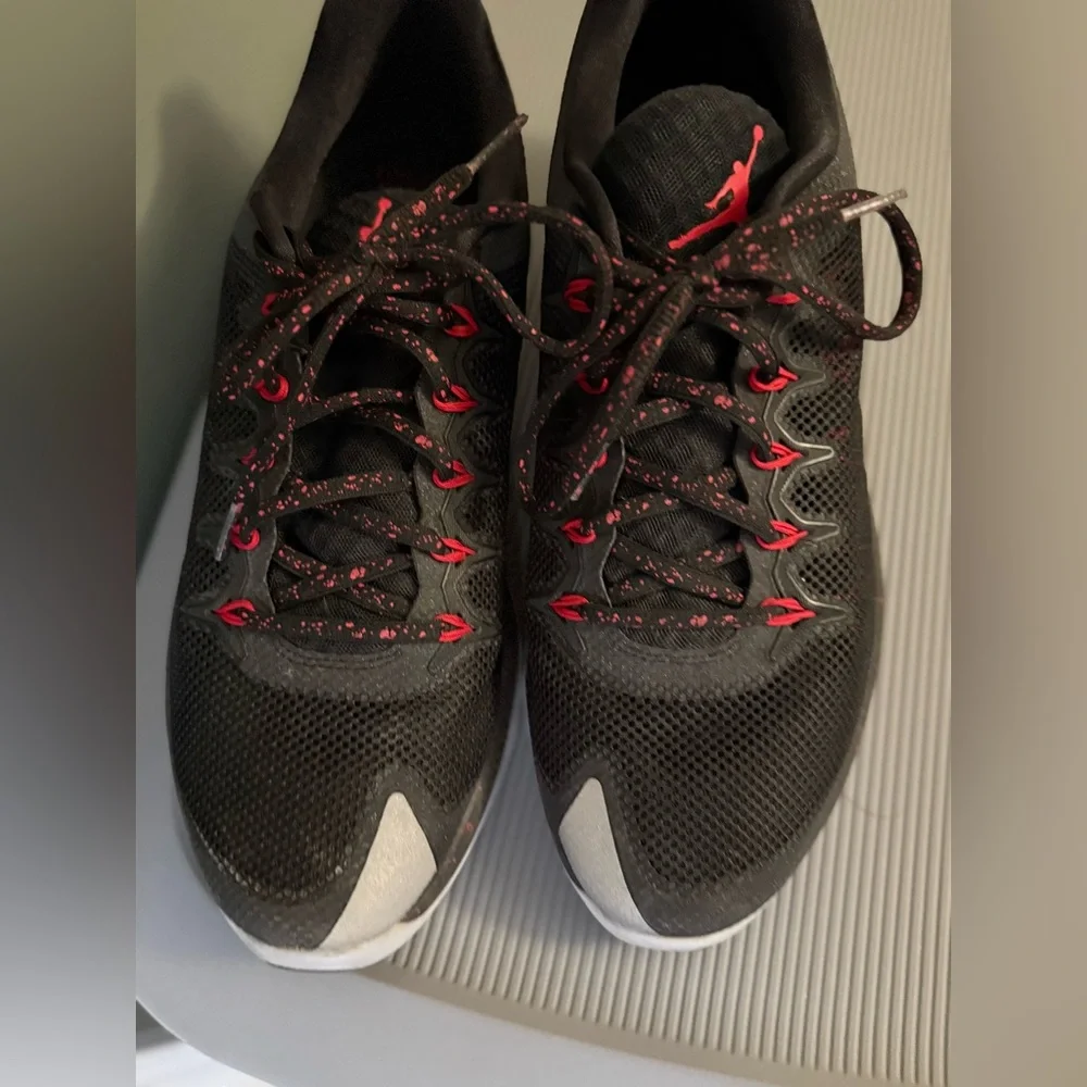 Jordan flight runner shoe. Size 11.5. Black/red/wolf grey. Air Jordan. Running